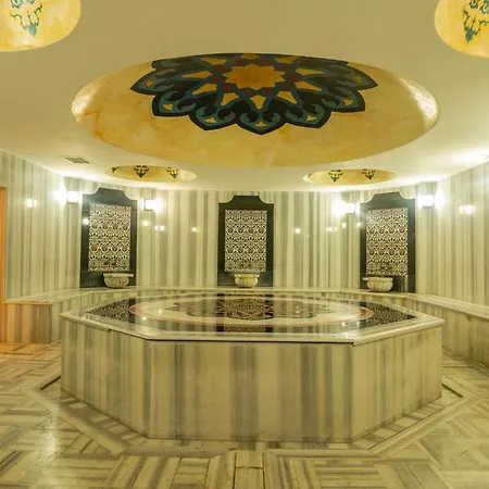 Throne & Hotel 5*